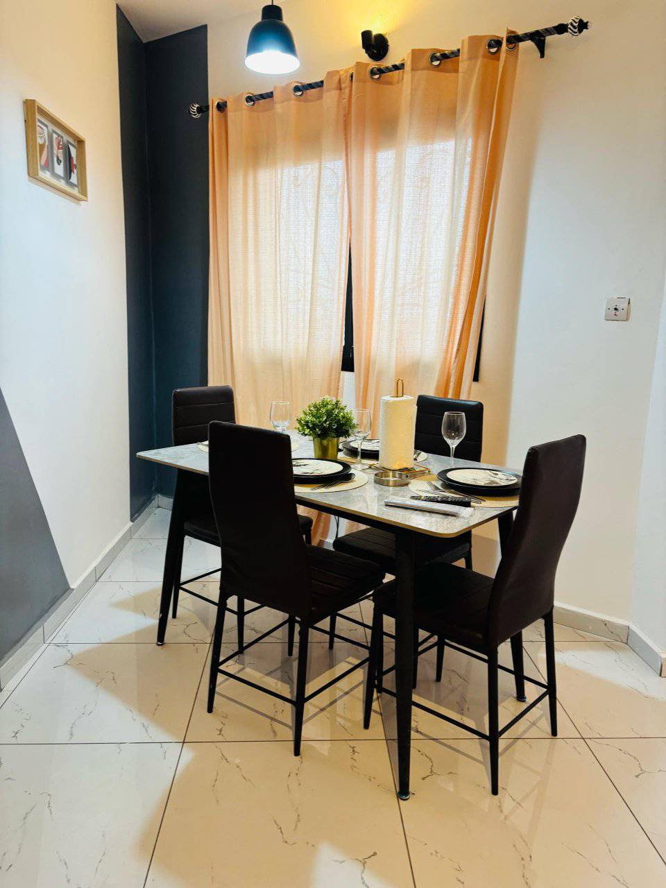 LOGPOM - DOUALA – STUDIO MEUBLÉ À LOUER