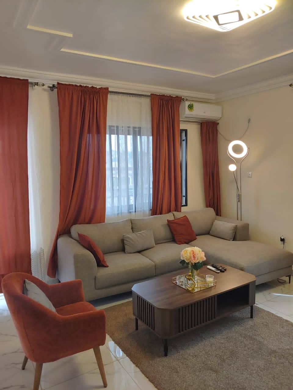 YAOUNDÉ – DAMAS – STUDIO MEUBLÉ CHIC À LOUER