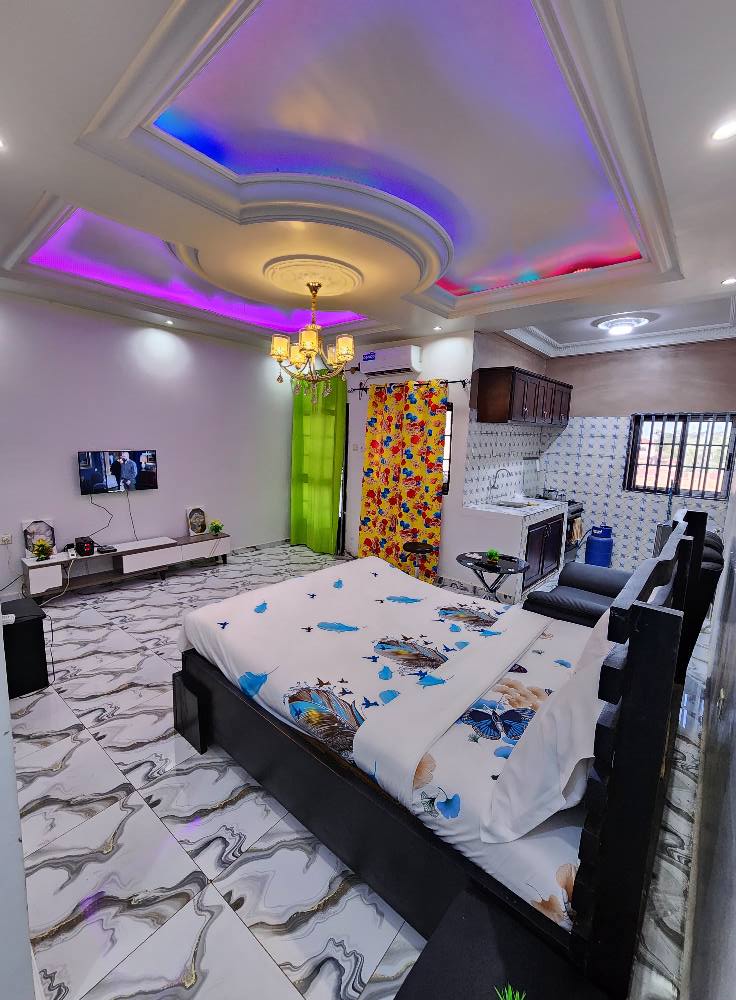 CHAMBRE MEUBLÉE DE CHARME – ODZA BORNE 10 (À CÔTÉ DE TOTALEENERGIES)