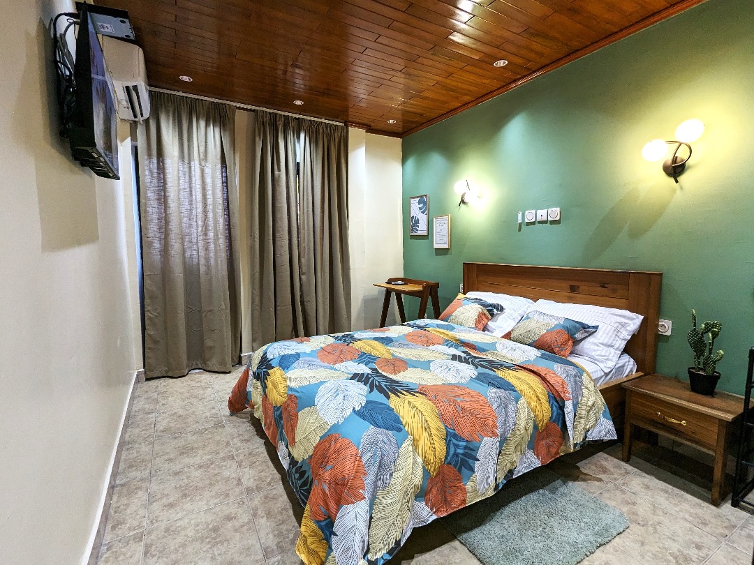 YAOUNDÉ – AHALA (TRADEX) – CHAMBRE MEUBLÉE BON STANDING À LOUER