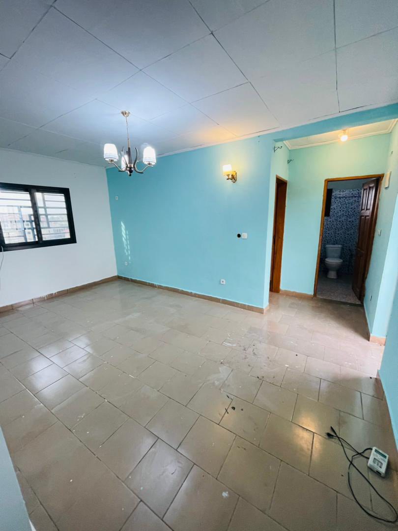 DOUALA – LOGBISOU – STUDIO MODERNE