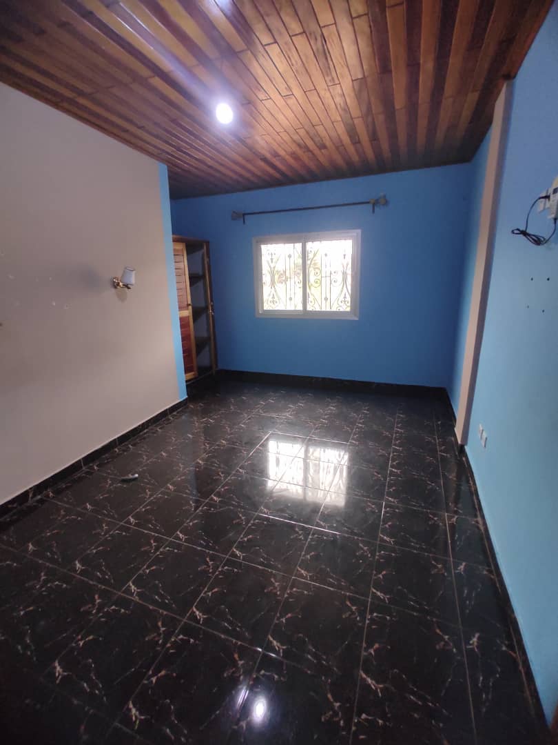 APPARTEMENT BON STANDING À LOUER – AWAE ESCALIER (Abang)