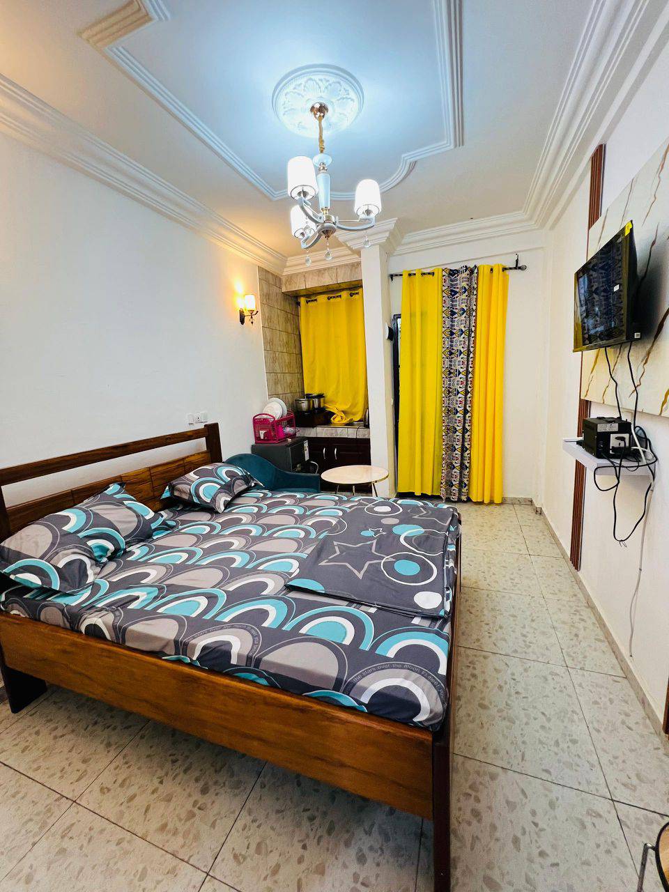 DOUALA NDOBONG / ANGE RAPHAËL – CHAMBRE MEUBLÉE