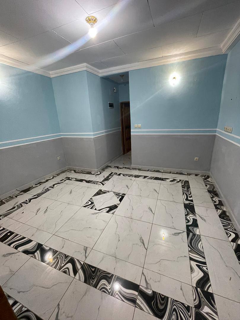 YAOUNDÉ – DERRIÈRE CARREFOUR TSIMI – STUDIO MODERNE