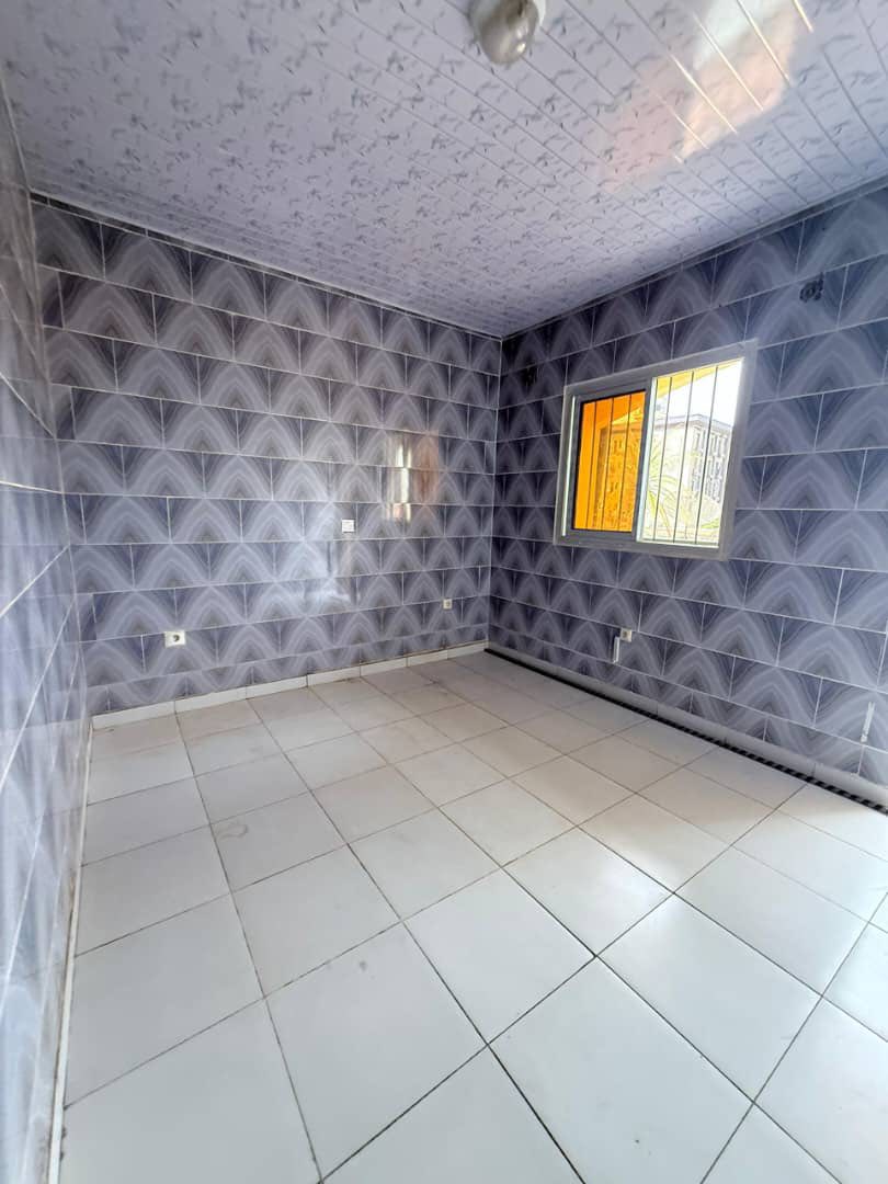 YAOUNDE – OMNISPORTS -STUDIO À LOUER